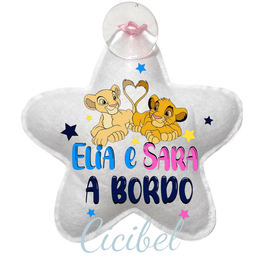 STELLA BIMBO A BORDO CON SIMBA E NALA