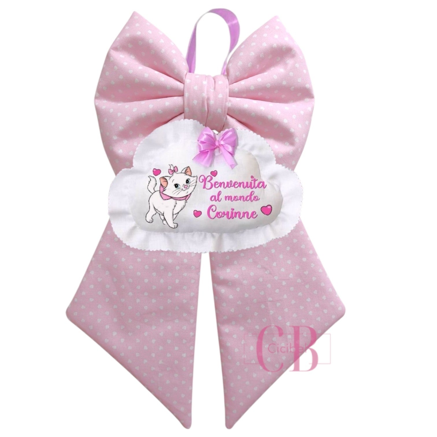 Fiocco nascita in cotone rosa con cuori bianchi, pendente a forma di nuvoletta con Minou.