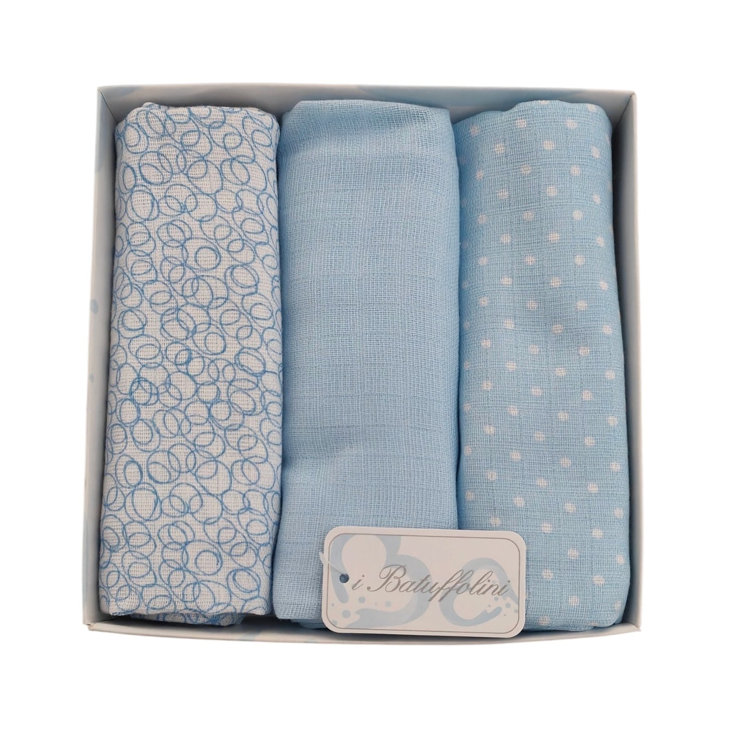 Set regalo neonato composto da 3 panni in morbida garza di cotone 100% celeste e bianco con etichetta i Batuffolini.